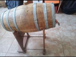 Botte Moscato Martinez con supporto in legno