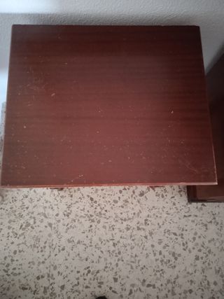Mesita de noche de madera