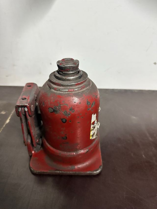 Cric sollevatore idraulico