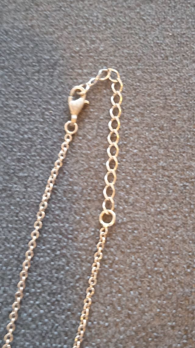 Colgante con corazones entrelazados