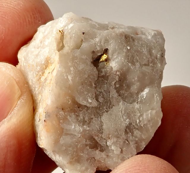 Mineral. Oro nativo en cuarzo