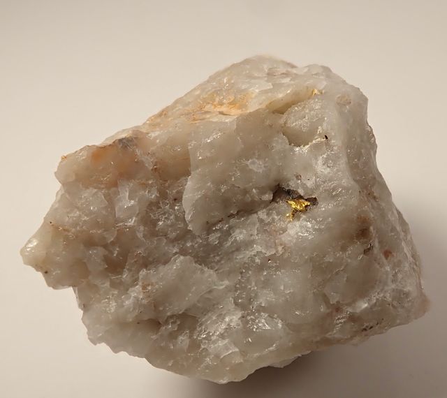 Mineral. Oro nativo en cuarzo