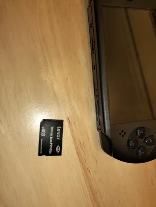 Lote psp + cargador + 7 juegos +memoria 4g +funda