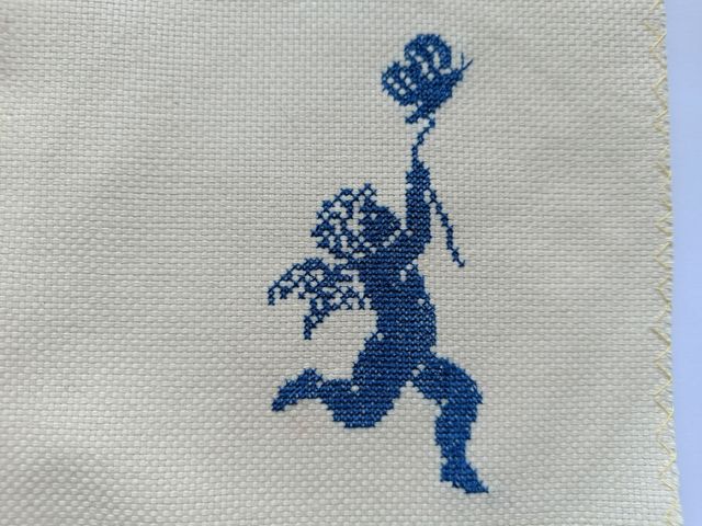 Bordado amorcillo y mariposa