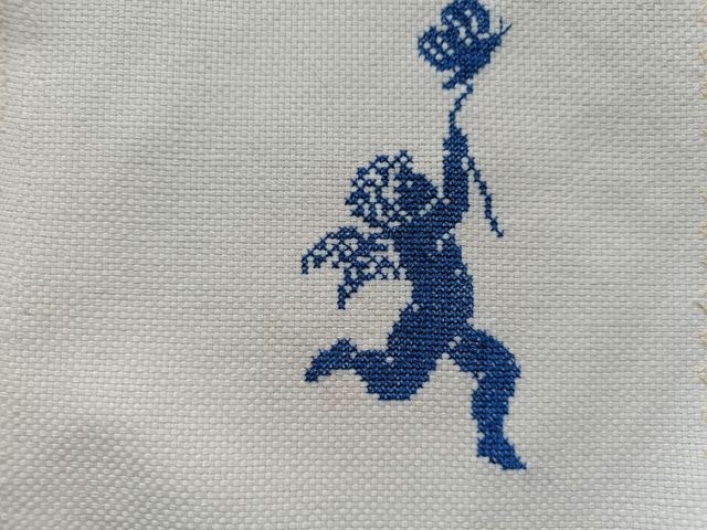 Bordado amorcillo y mariposa