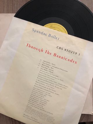Spandau Ballet Through the barricades vinile
