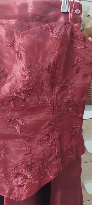 Conjunto fiesta granate