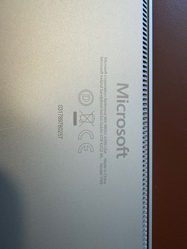 Microsoft Surface Laptop i5