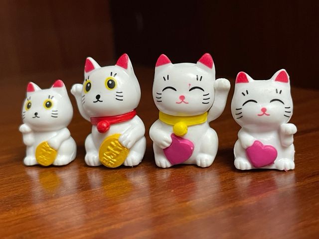 Figuras miniatura familia Maneki Neko.Gatos suerte