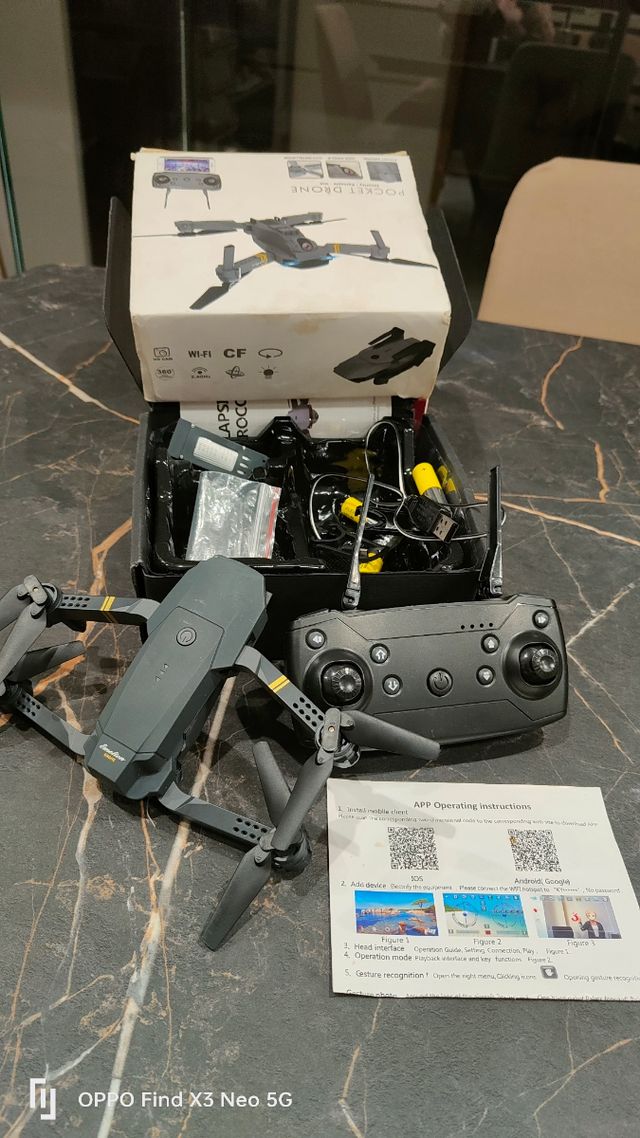 Drone con telecomando 