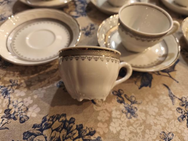 Juego café Bidasoa blanco filo plata.