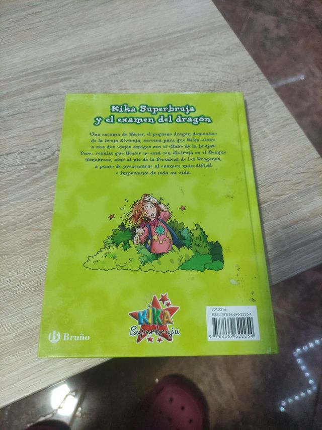 Kika Superbruja y el examen del dragón (ed. COLOR)