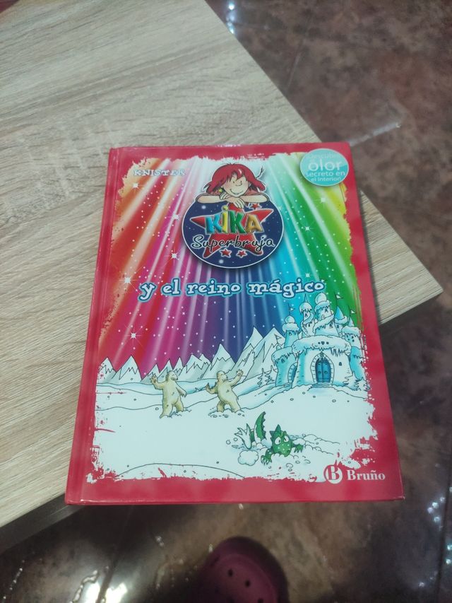 Kika Superbruja y el reino mágico (ed. COLOR)