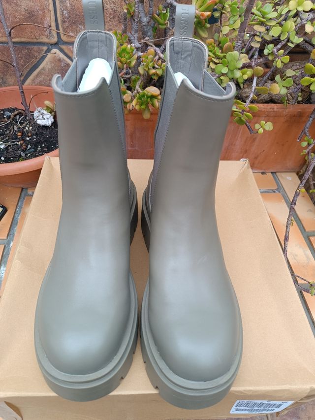 Botas Guess nuevas