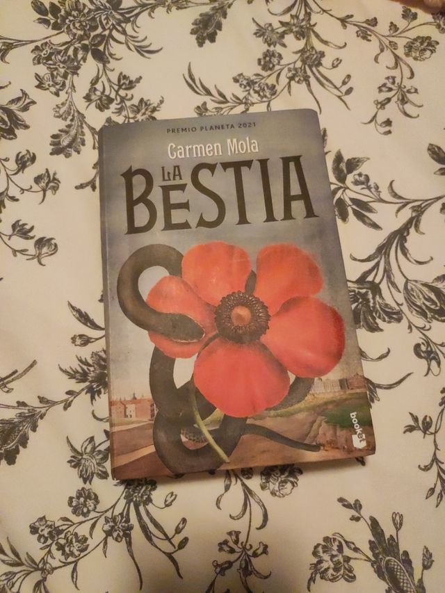 Libro "La bestia" Carmen Mola
