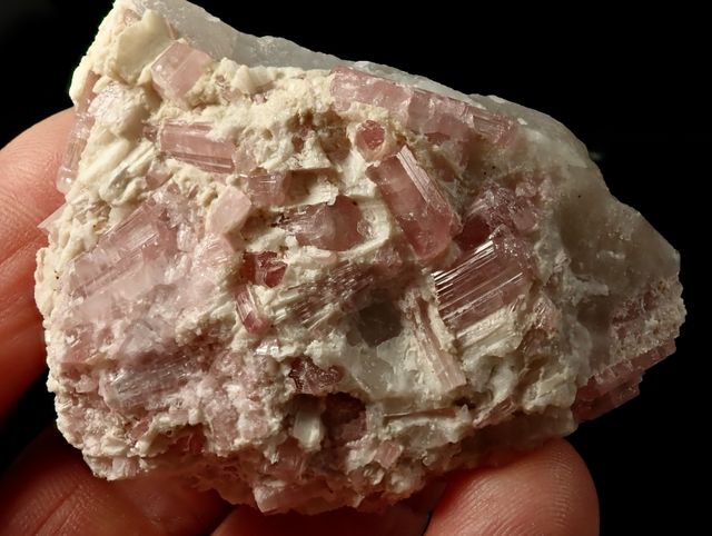 Mineral. Turmalina Var.  Rubellita