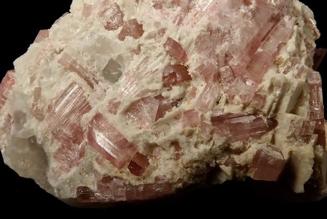 Mineral. Turmalina Var.  Rubellita