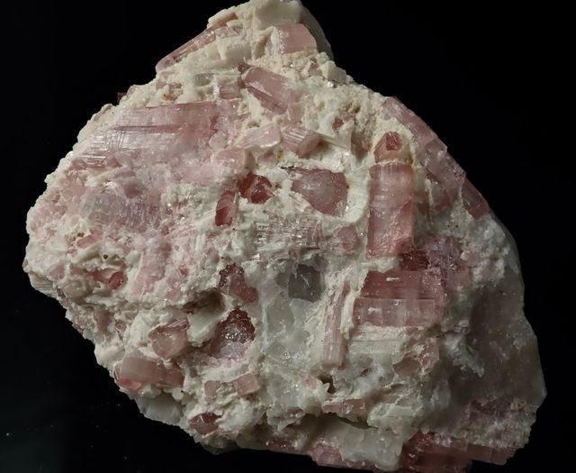 Mineral. Turmalina Var.  Rubellita