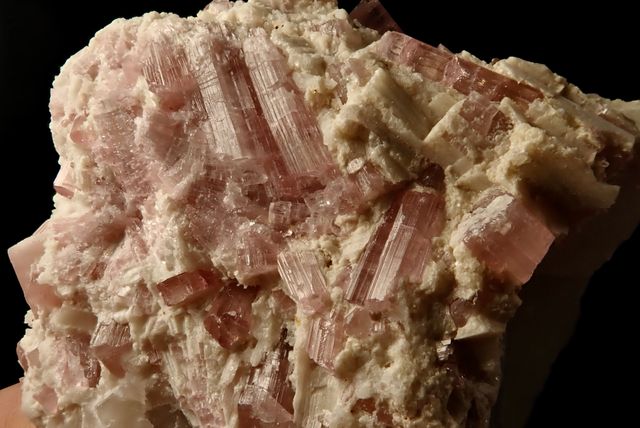 Mineral. Turmalina Var.  Rubellita