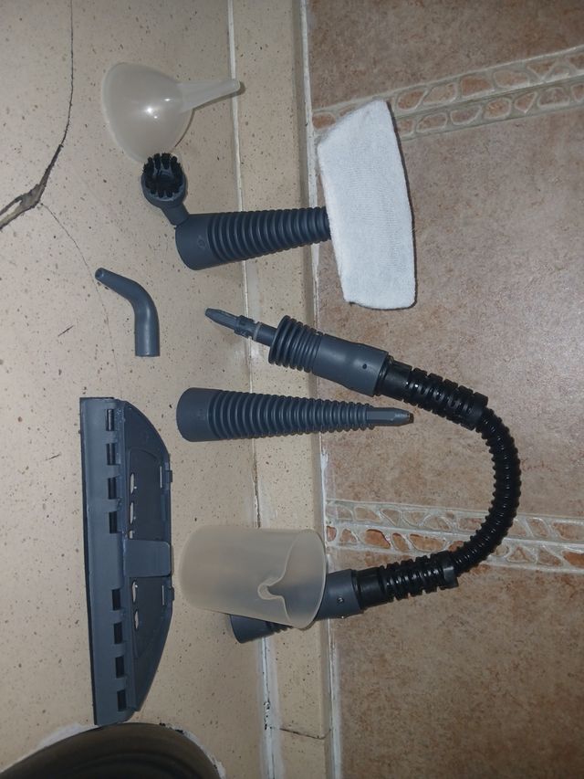 Aspirador a vapor con accesorios
