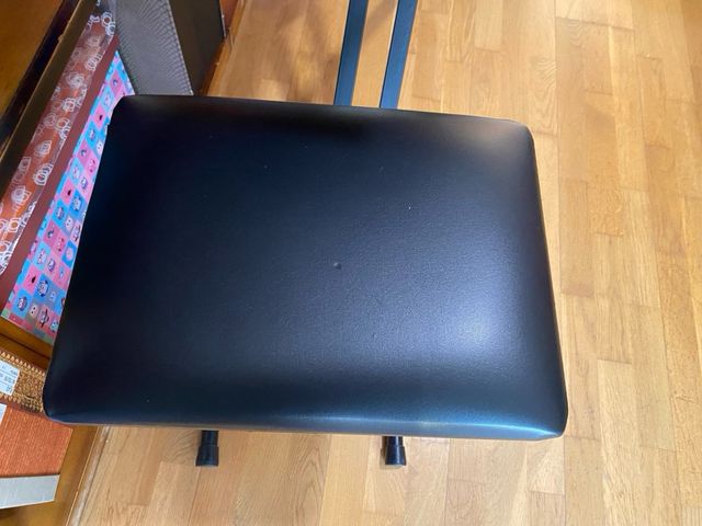 Teclado Yamaha con taburete y soporte tijera