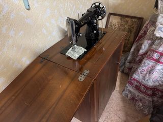 Maquina de coser Singer con mueble Antigua