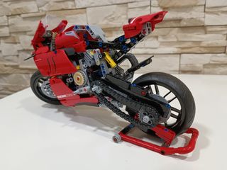 LEGO TECHNIC 42107 DUCATI PANIGALE V4R