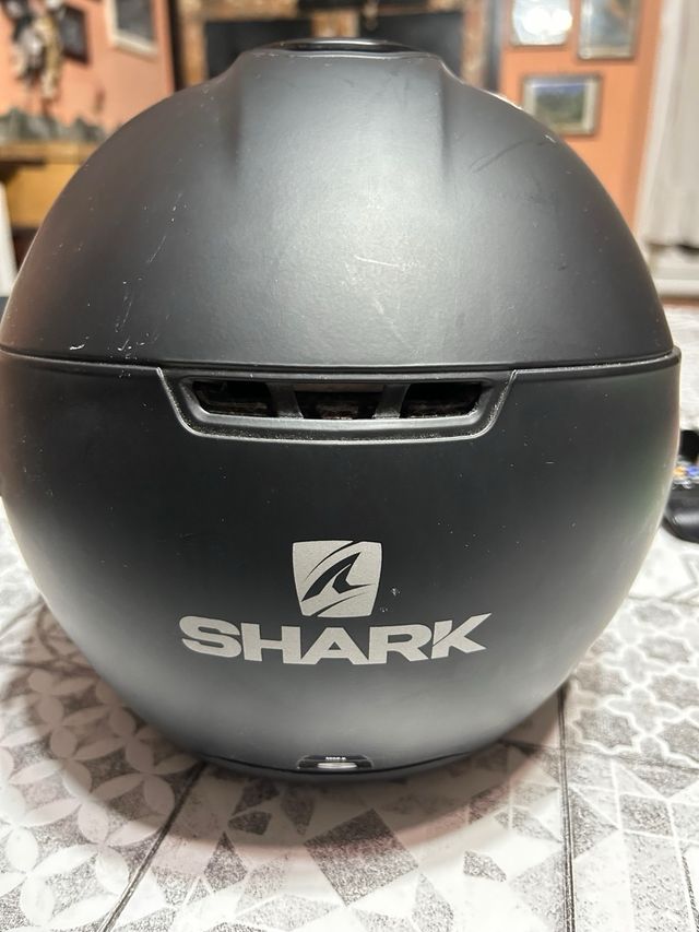 Casco Shark.