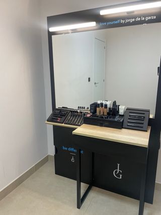 Expositor Maquillaje con tocador