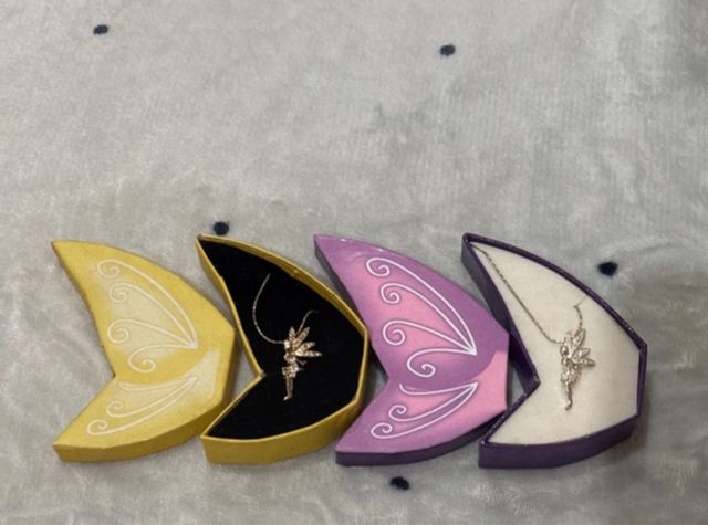 Collana con pendente a forma di fata