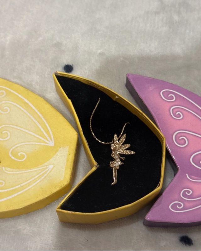 Collana con pendente a forma di fata