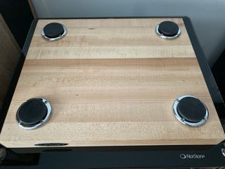 Isoacoustics Delos Maple