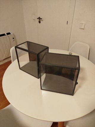 2 vitrinas