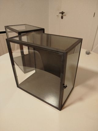 2 vitrinas