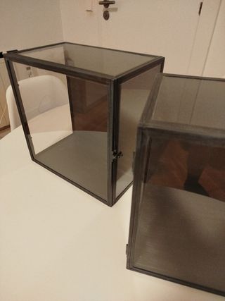 2 vitrinas