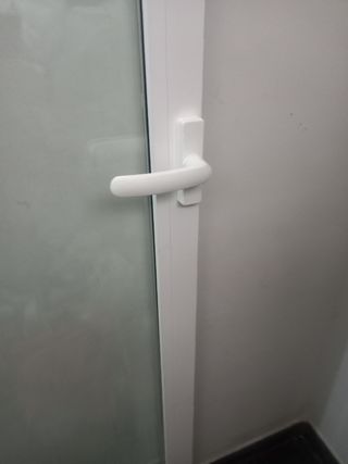 Puerta aluminio y cristal