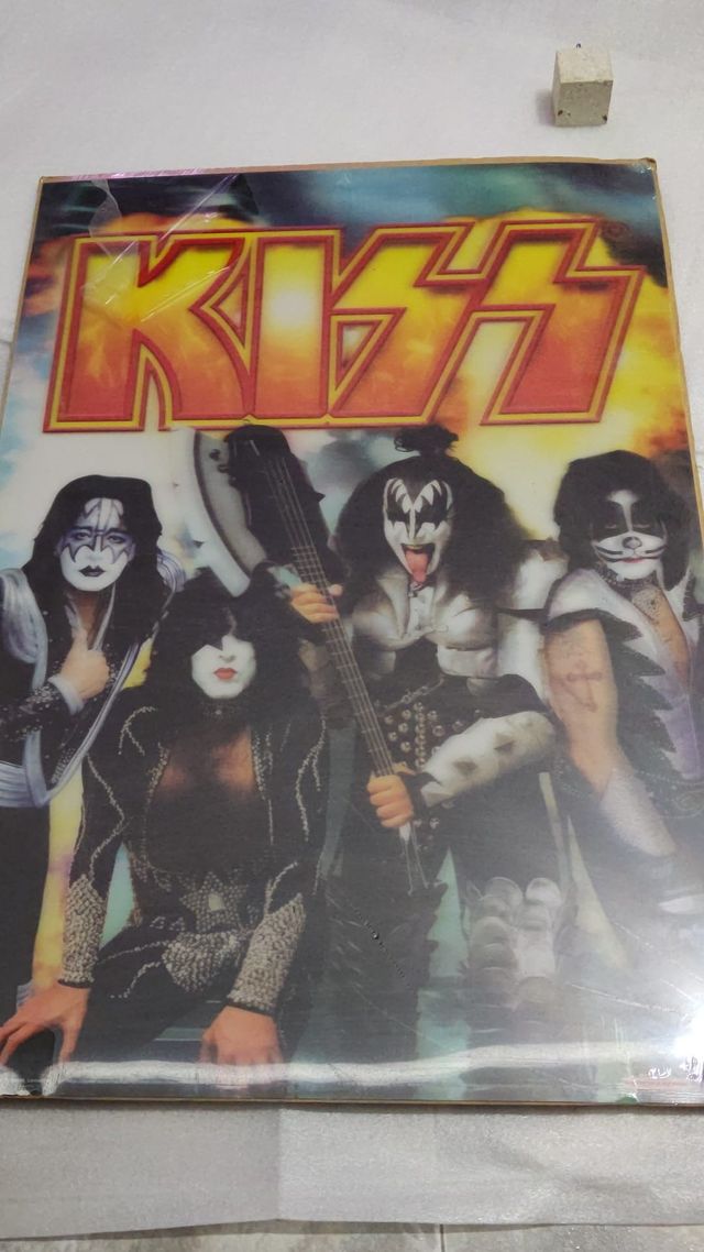 POSTER KISS HOLOGRAMA 3D