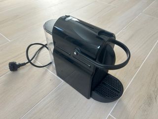 Cafetera Nespresso Negra