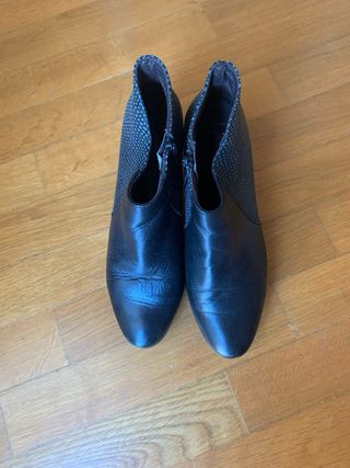 Botin negro de piel