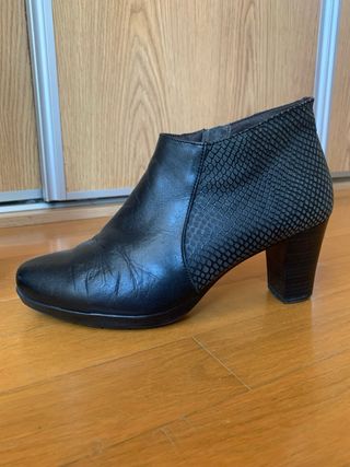 Botin negro de piel
