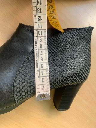 Botin negro de piel