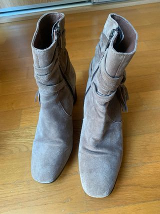 Botines de nobuk