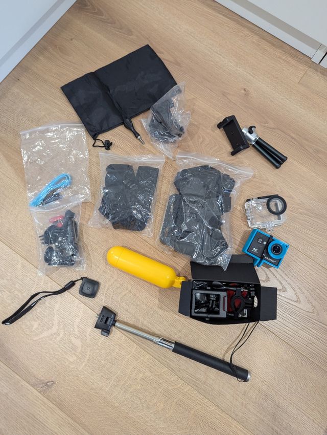 Cámara de acción con complmentos 