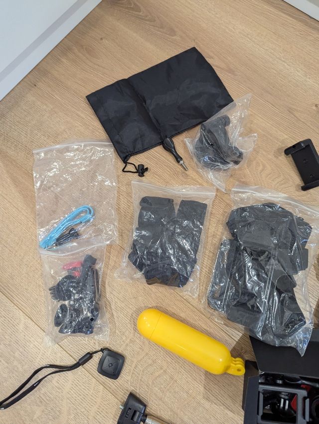 Cámara de acción con complmentos 