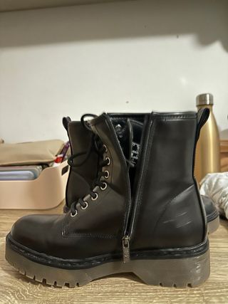 Botas con cordones