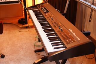 SINTETIZADOR Roland VR700