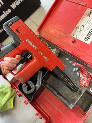 Pistola clavos Hilti DX450