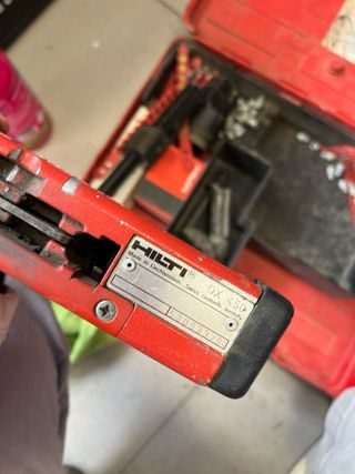 Pistola clavos Hilti DX450
