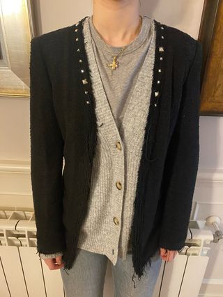 Chaqueta americana negra y tachas talla S