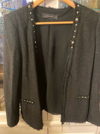 Chaqueta americana negra y tachas talla S